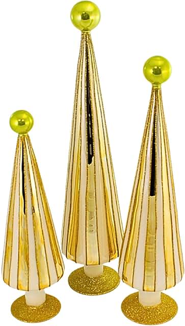 Chartreuse. One of my favorite greens, atop a golden tree. Chartreuse. One of my favorite greens, atop a golden tree.